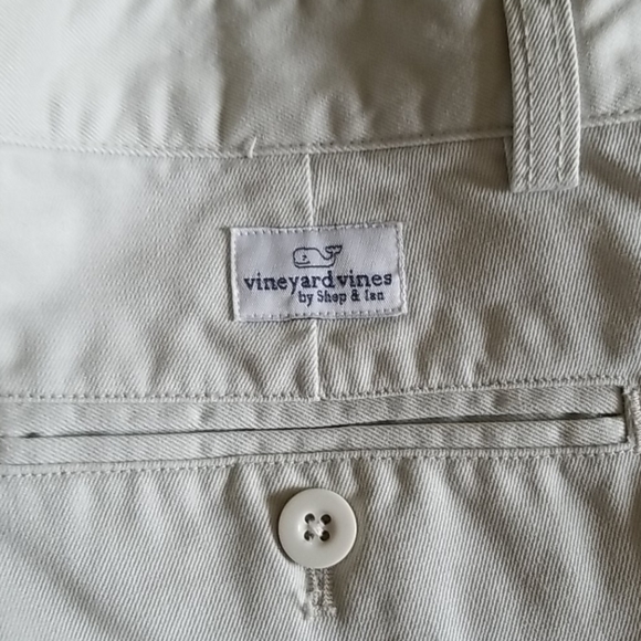 Boys 14, vineyard Vines Boys shorts khaki - Picture 4 of 4